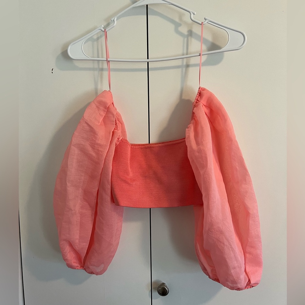 Zara size small cropped top with puffy sleeves